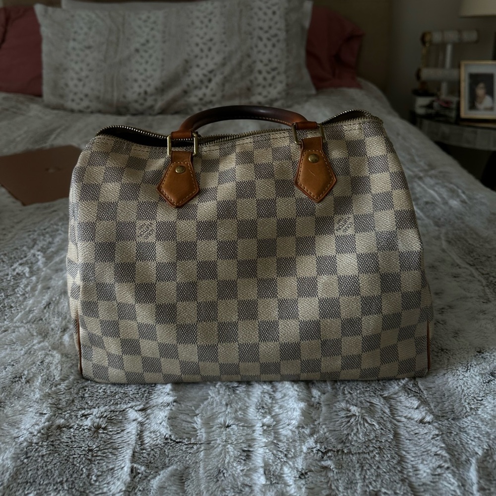 Louis Vuitton Medium Speedy
